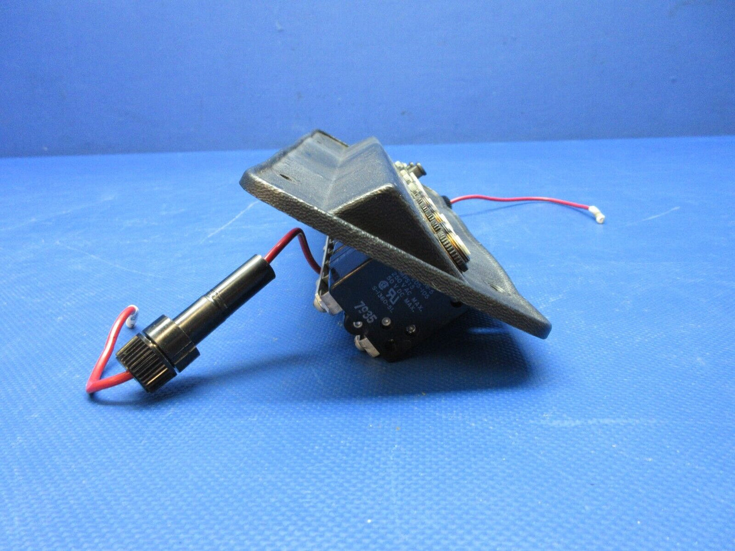 Cessna 337 / P337H RH Circuit Breaker Panel Assy P/N 1570388-1 (0724-1230)