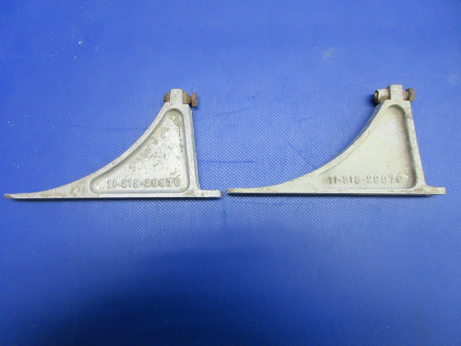Globe Landing Gear Stop Brackets P/N 11-313-2997L &-2997R LOT OF 2 (0326-781)3