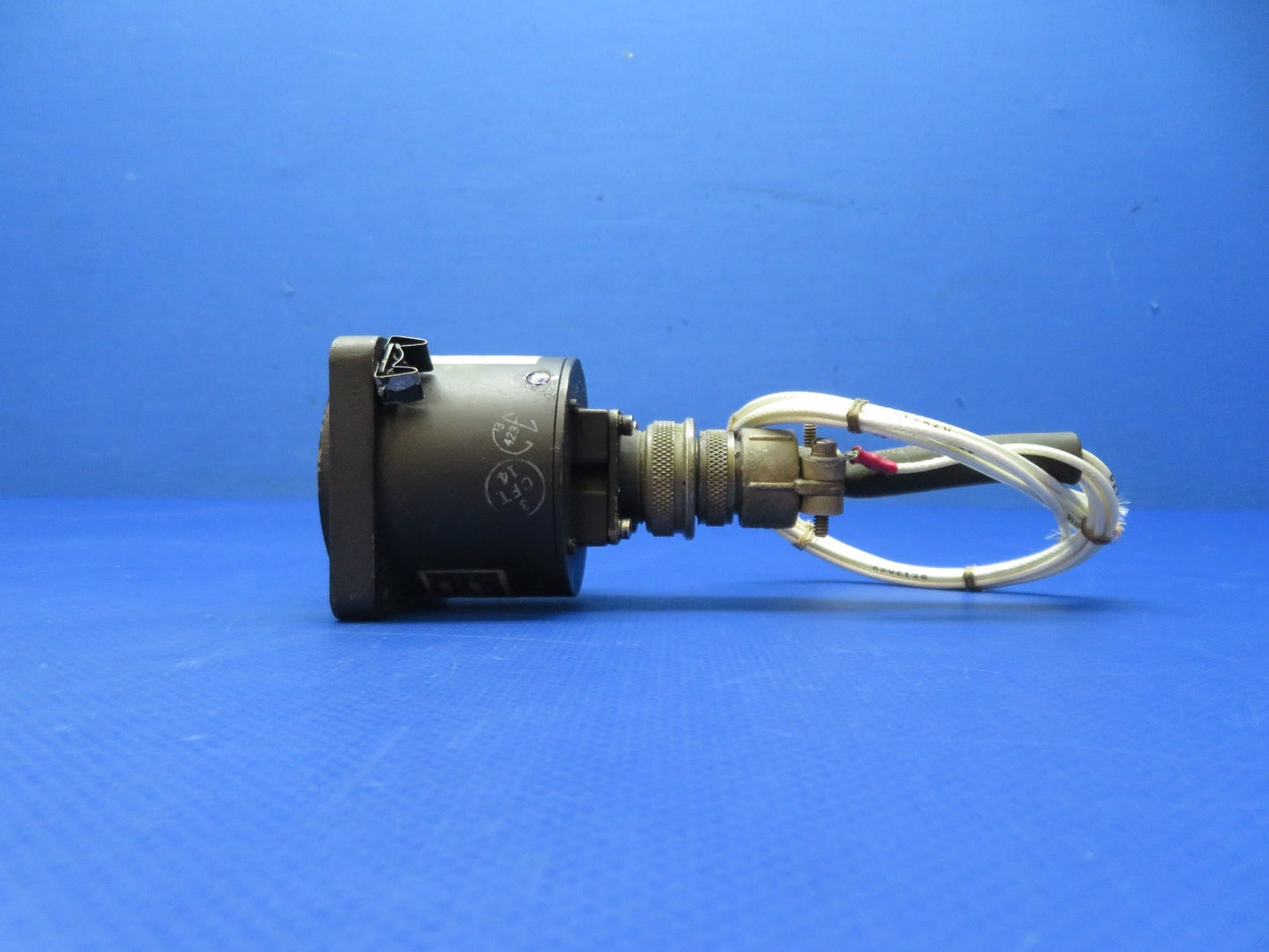 Cessna 421 Dual Fuel Gauge w/ Connector P/N CM2646L3 TESTED (0326-166)4