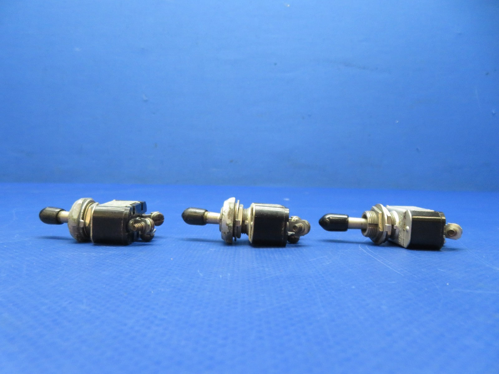 Cessna 421 Toggle Switch Cutler-Hammer AN3021-1, MS35058-21 LOT OF 3 (0326-232)2