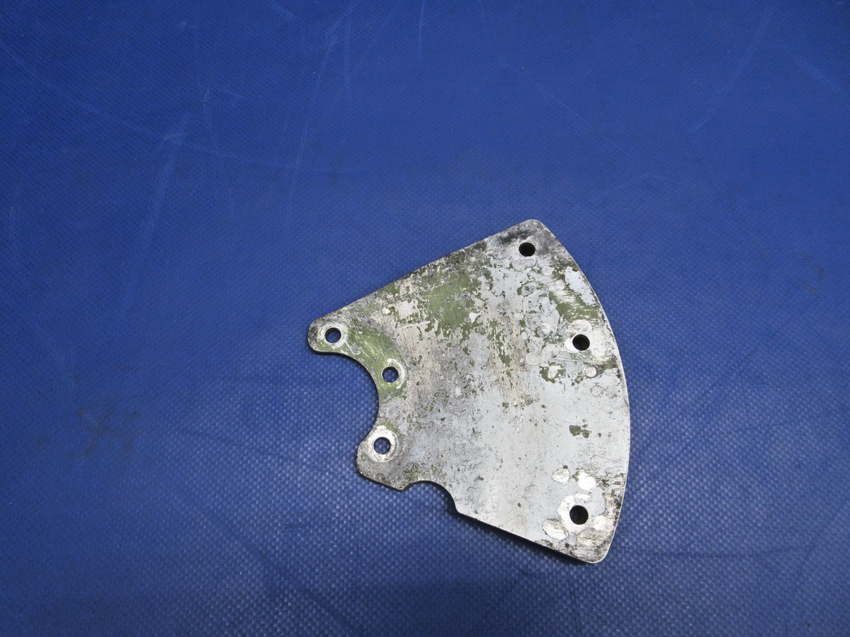 Piper PA-28-235 Cherokee LH Wheel Fairing Bracket P/N 63370-05  (0926-884)1