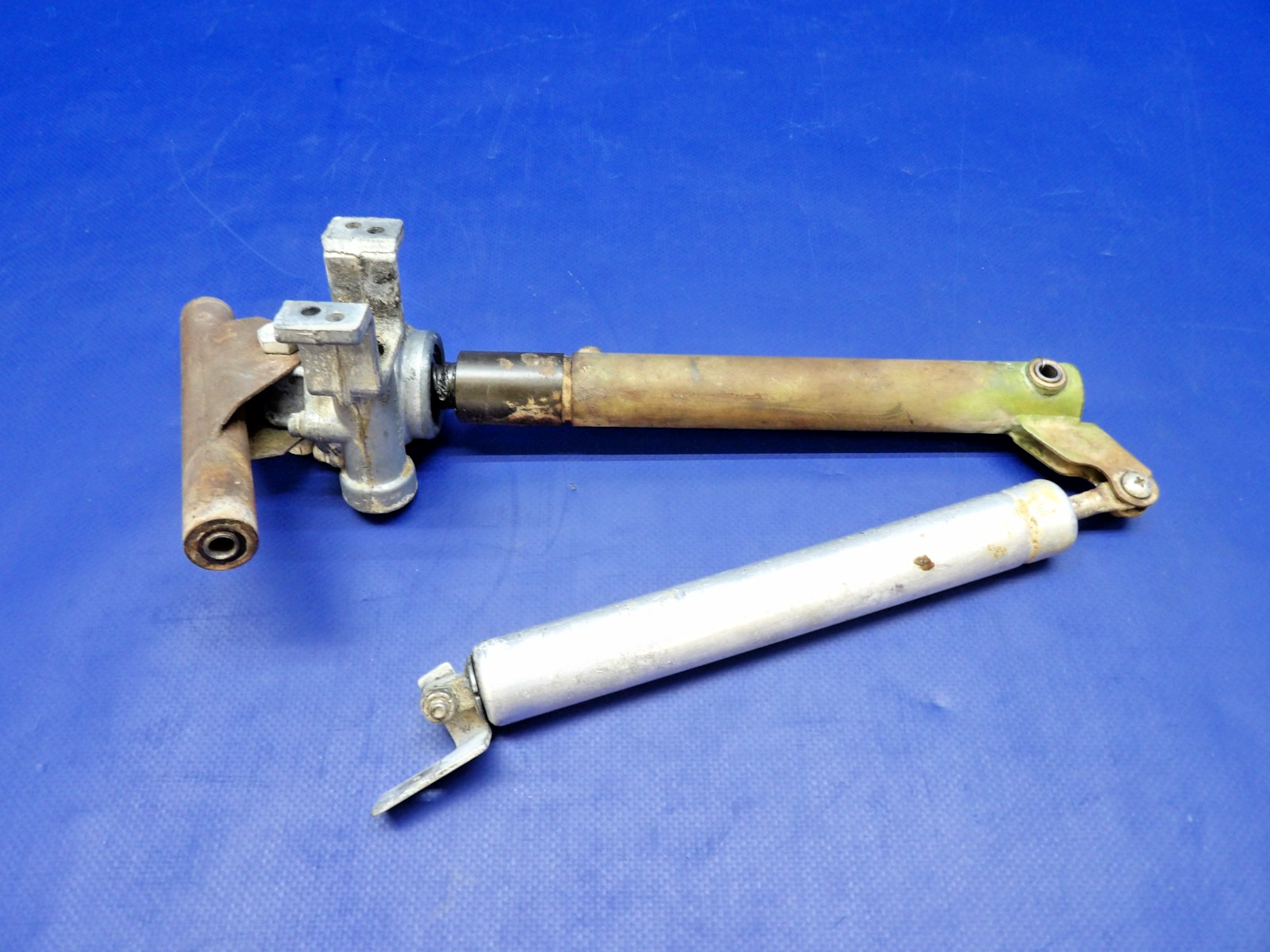 Cessna 172 / 172G Flap Actuator P/N C301002-0103 (0426-1332)4