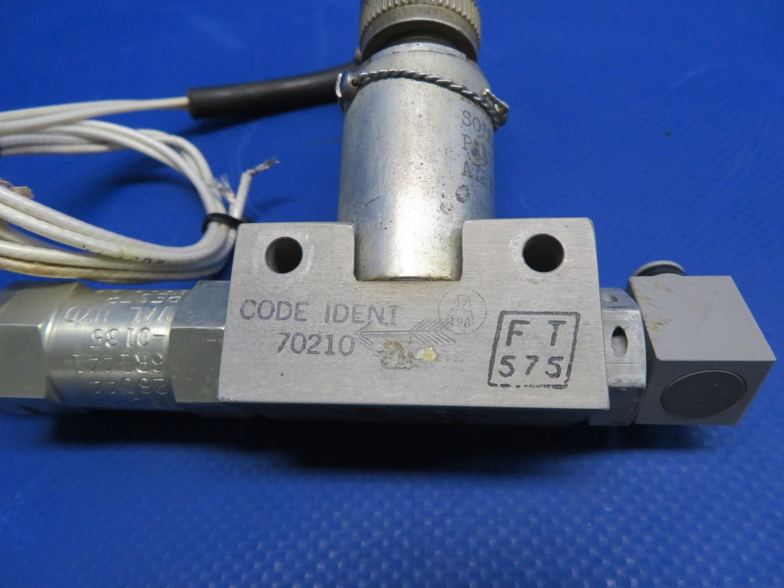 Cessna 421 Airesearch Solenoid Valve P/N 13104 TESTED (0826-401)2