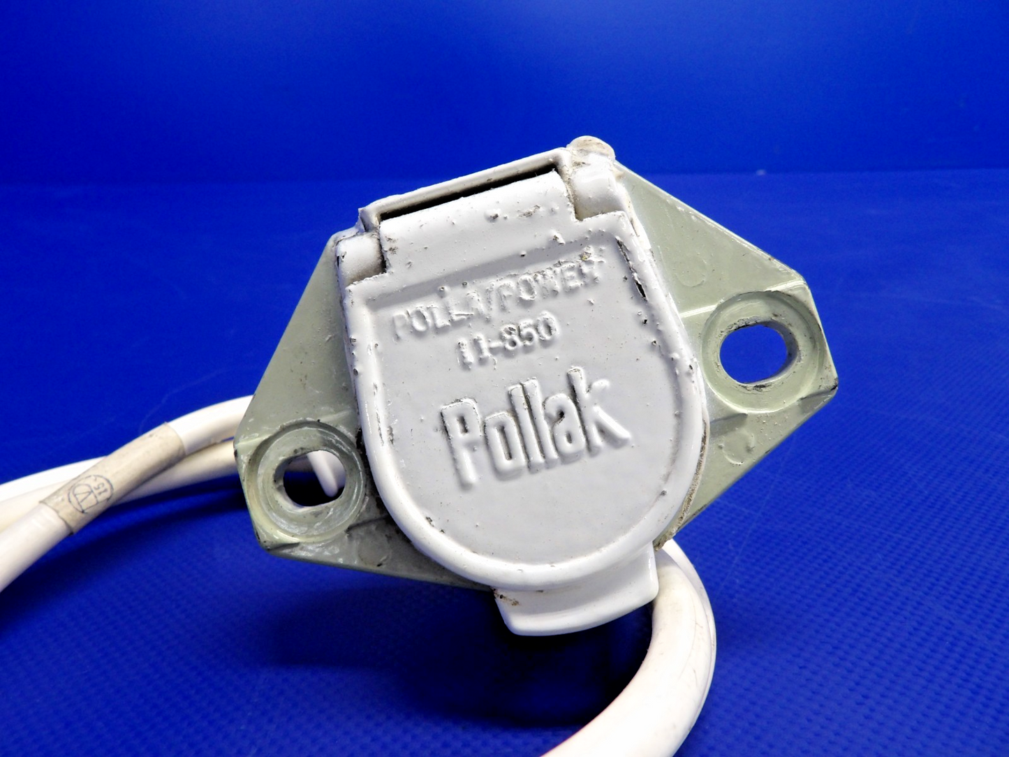 Pollak Auxiliary Power Receptacle P/N 11-850 (0426-1254)2
