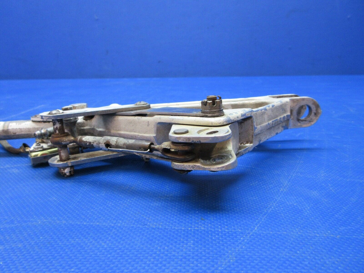 Piper PA-34-200T Seneca II LH MG Truss Assy w/ Switch P/N 78721-02 (0924-1373)