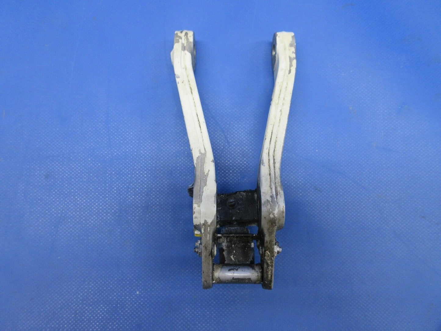 Piper PA-23-250 Aztec Main Gear Lower Drag Link Assy P/N 16240-05 (0624-890)