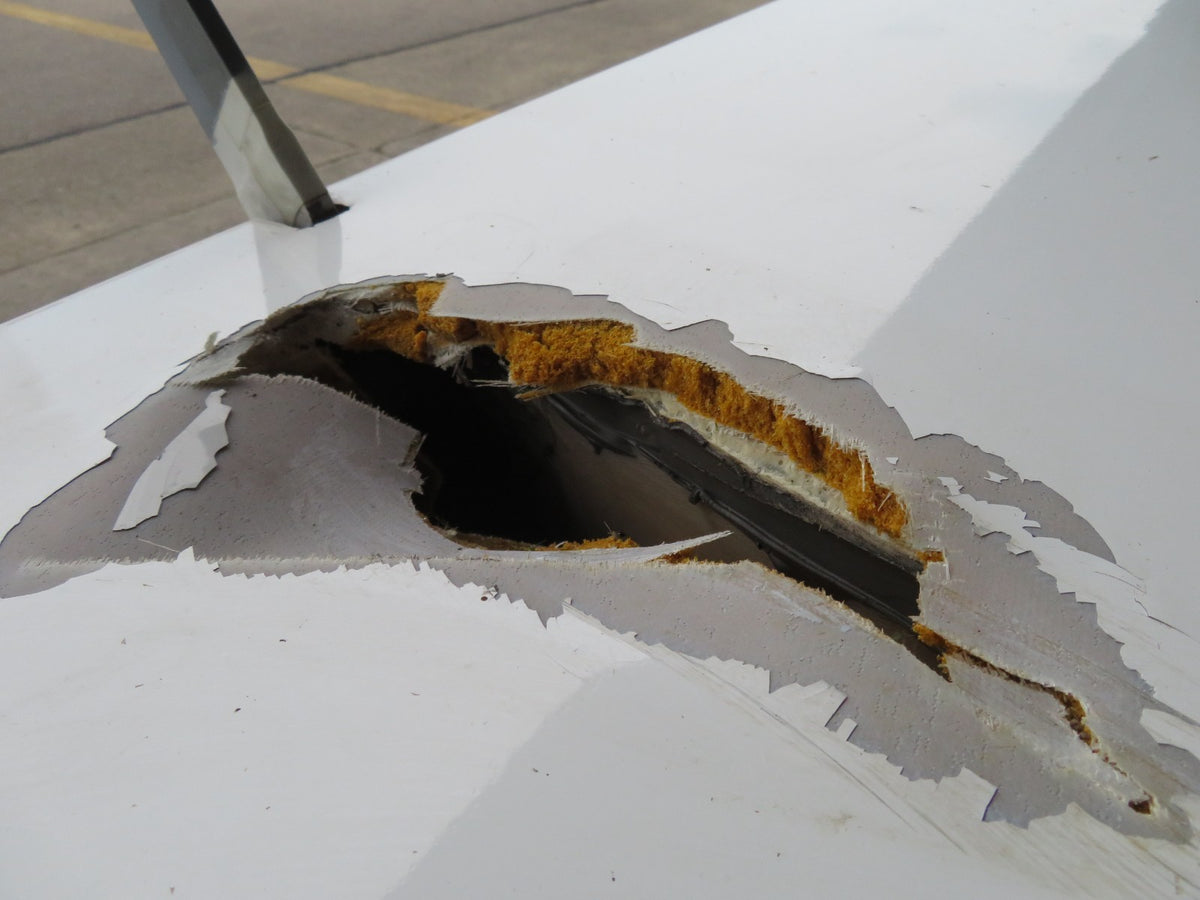 DAMAGED 2005 Cirrus SR22 Left and Right Hand Wing FIBERGLASS EDUCATION (0826-99)19