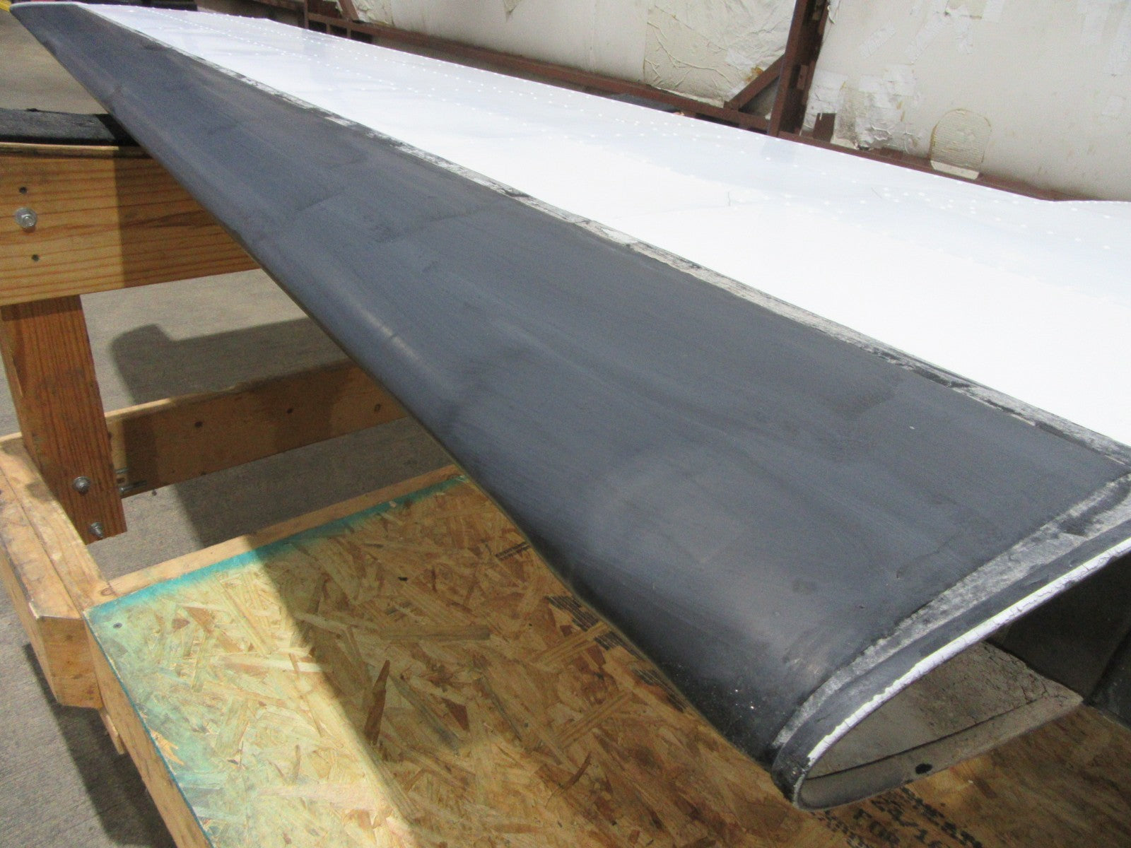 Cessna 421 Horizontal Stabilizer P/N 5032000-17 w/ De-Ice Boots (0326-39)2