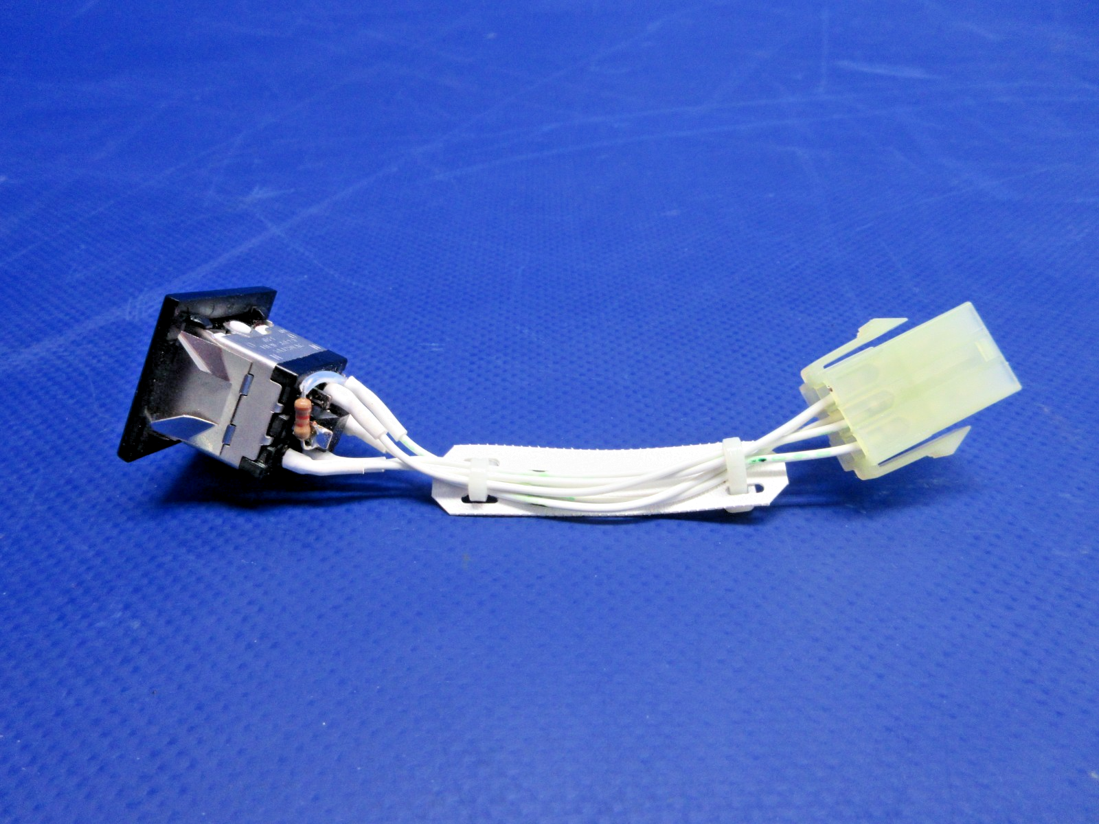 Cessna ELT Switch P/N 3929138-2 NOS (0826-733)8