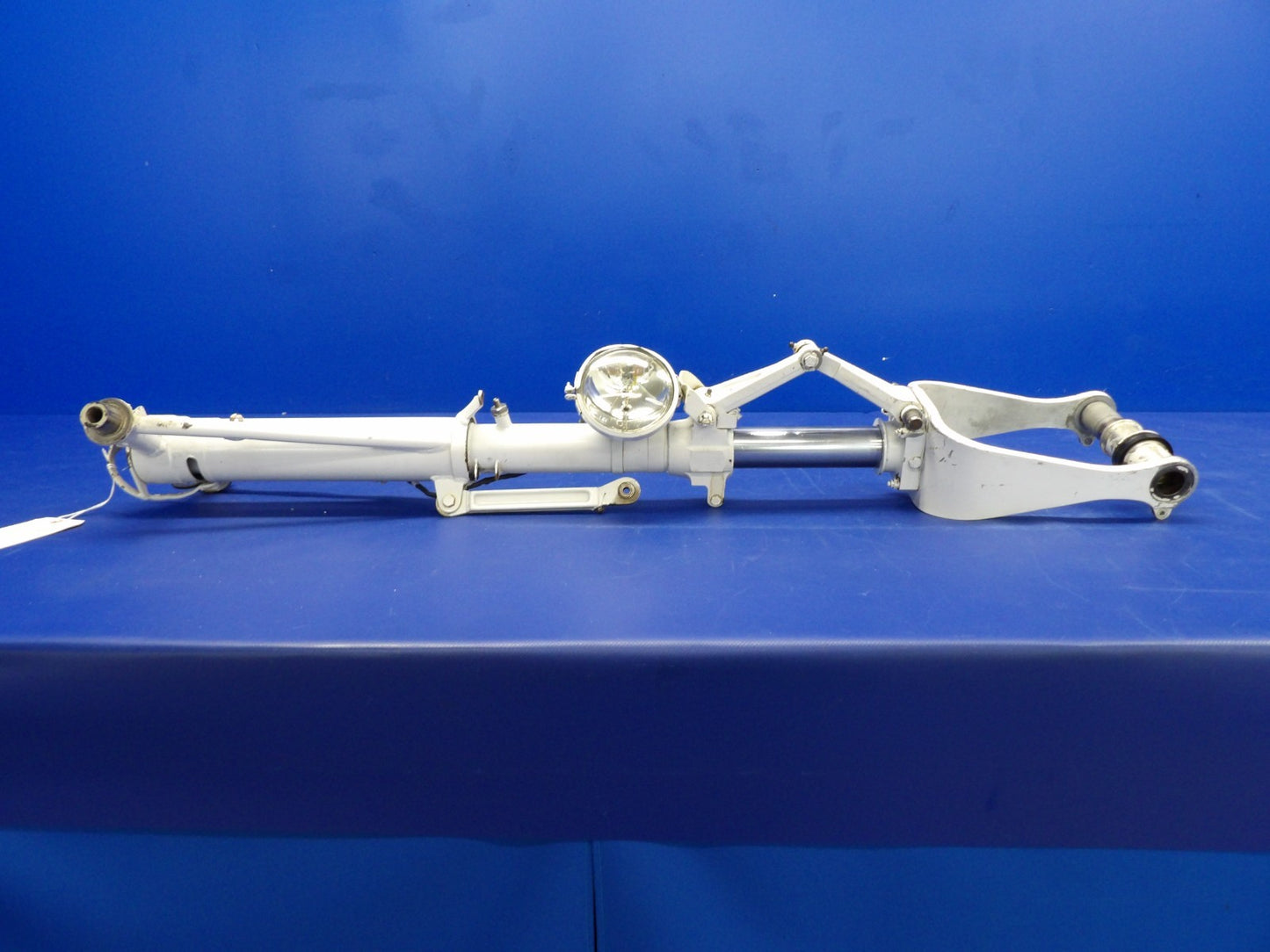Cessna 310 / 310I Nose Landing Gear P/N 0842000-77 FOR PARTS (0326-2006)1