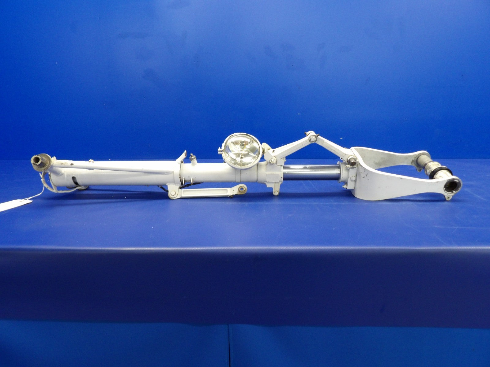 Cessna 310 / 310I Nose Landing Gear P/N 0842000-77 FOR PARTS (0326-2006)1