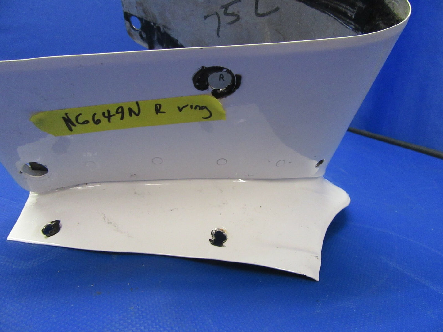 Cessna T210N Fillet, Retainer, Fairing RH Wing 1221105-18, 1213710-24 (0421-316)3