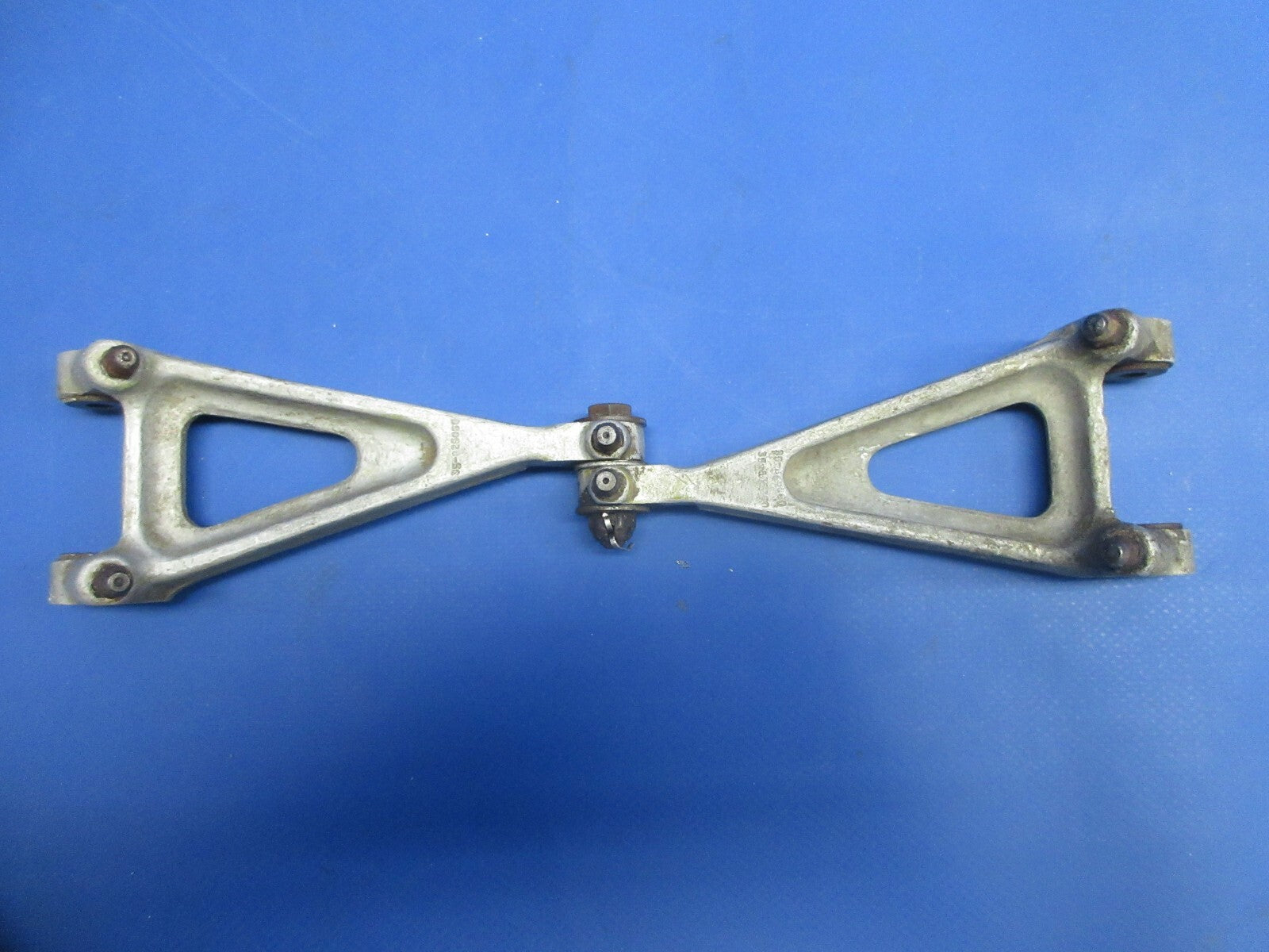 Beech 35 Bonanza Nose Gear Torque Link & Knee P/N 35-825060 (1124-730)1