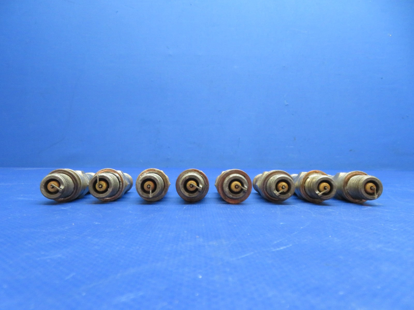 Enstrom 280FX Tempest Fine Wire Spark Plugs P/N URHB32S LOT OF 8 (0526-1364)1