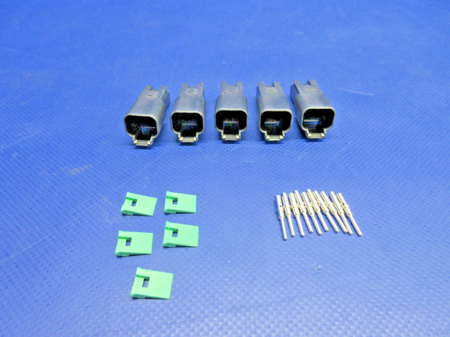 Cirrus Tanis Harness Plastic Socket P/N TCP2598 LOT OF 5 NOS (0326-993)2