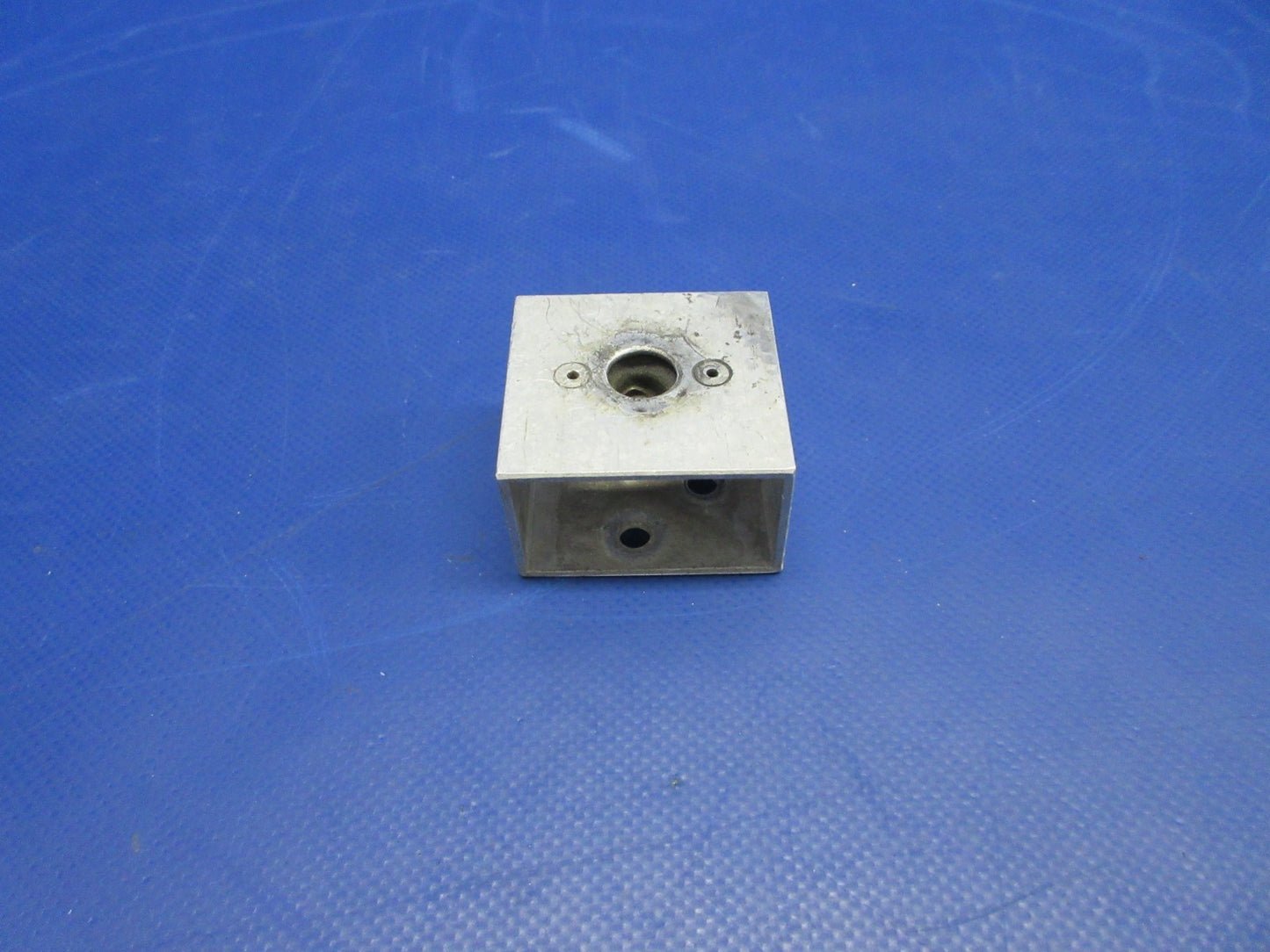Diamond DA-40 RH Cowl Mount Block P/N D41-7103-12-71 (0726-814)0
