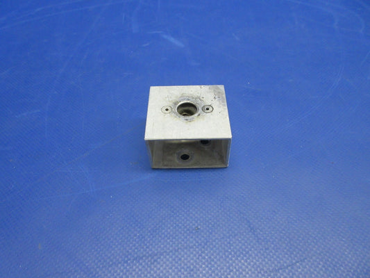 Diamond DA-40 RH Cowl Mount Block P/N D41-7103-12-71 (0726-814)0