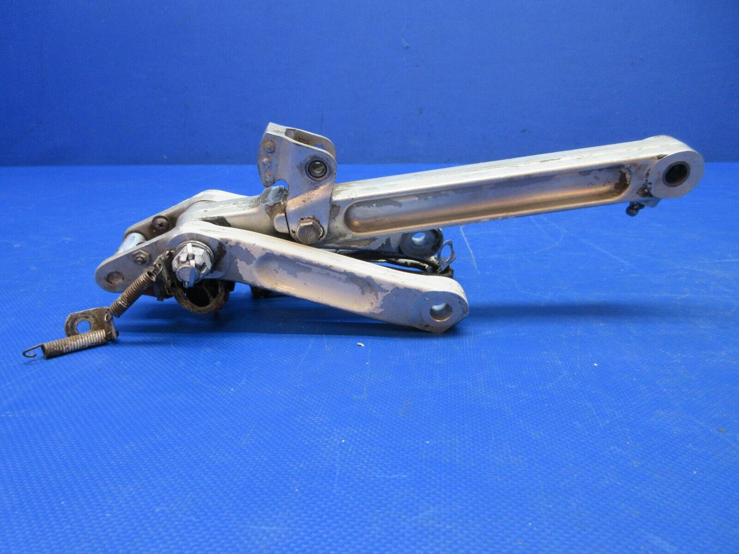 Piper PA-23-250 Aztec Link Assy Main Gear Drag P/N 16240-00 (0824-1321)