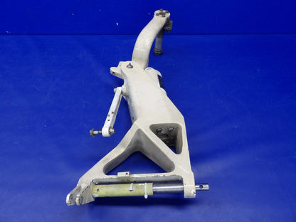 #Beech 76 Duchess LH Main Landing Gear P/N 105-810019-1 (0526-2046)8