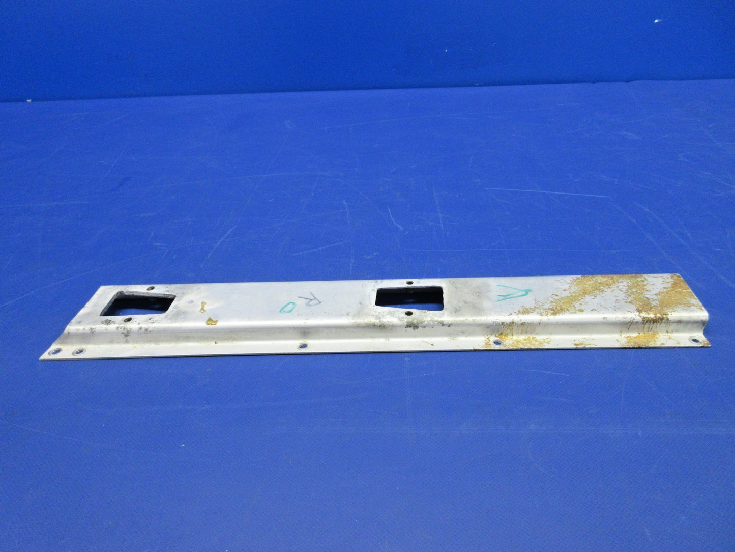 Cessna 310 / 310I AFT Seat Supports LH & RH P/N 0812981-5 & -6 (0326-866)5