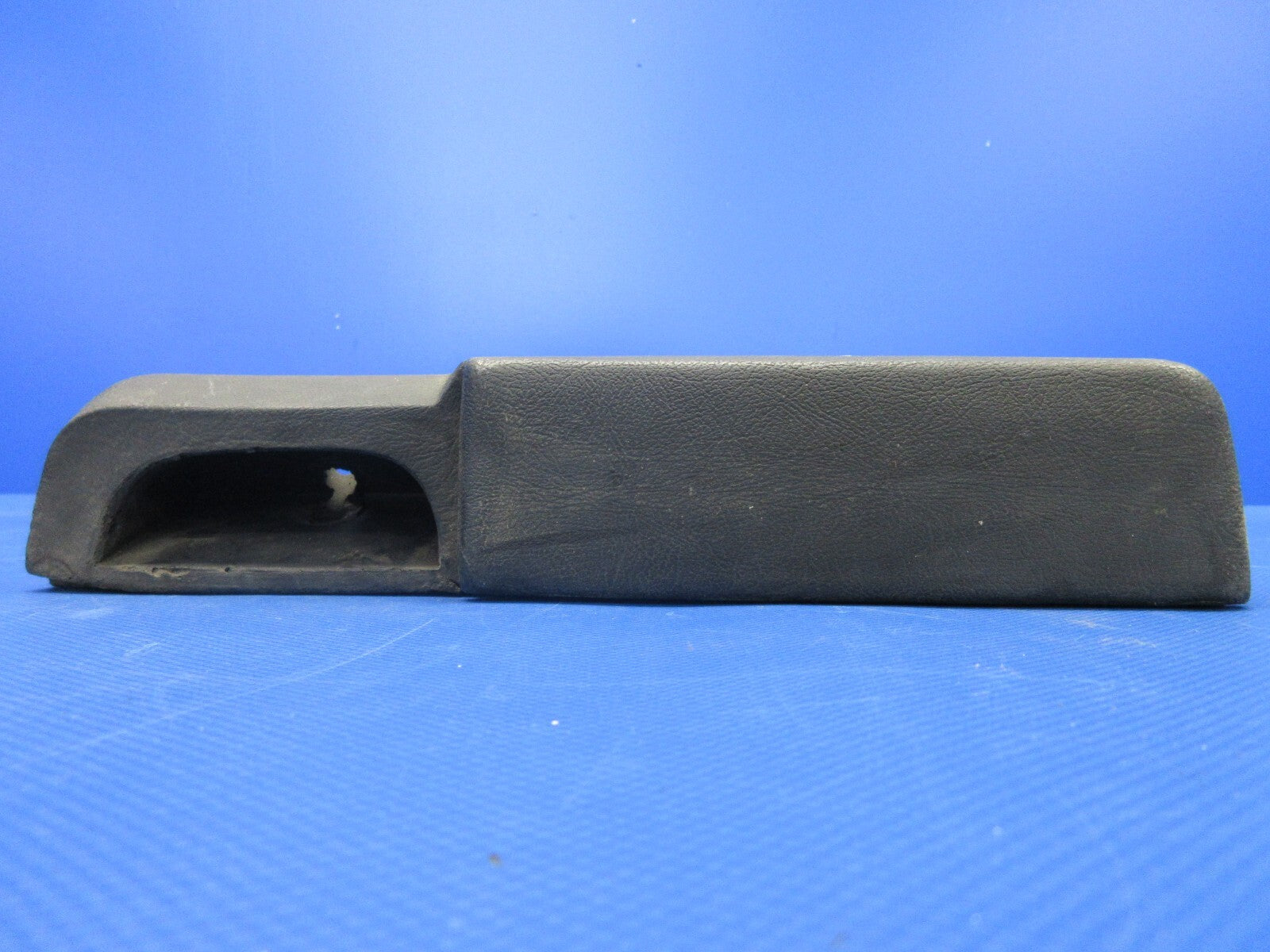 Cessna 172 Rear Armrest LH P/N 0514079-1 (0324-1102)4