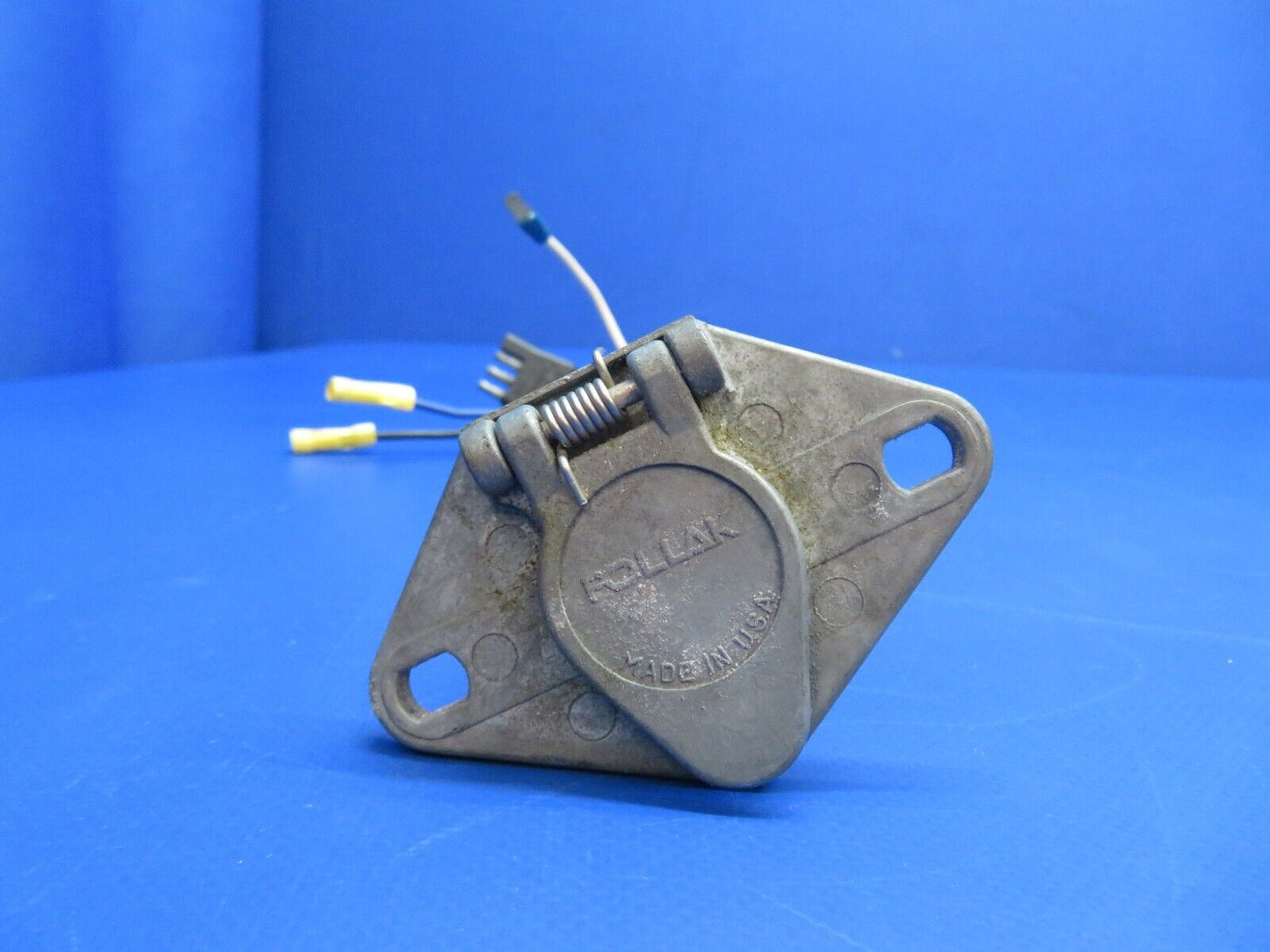 Piper 28R-200 Arrow Pollak Auxiliary Power Receptacle P/N 62227-00 (1022-592)