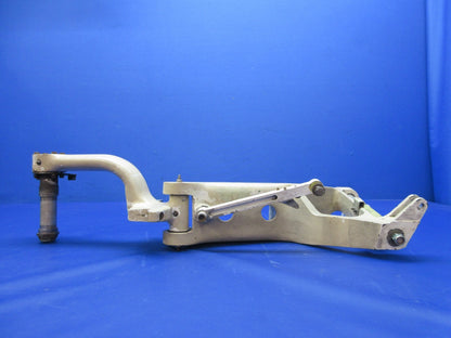 Beech 76 Duchess LH Main Landing Gear P/N 105-810019-1 (0526-2046)2