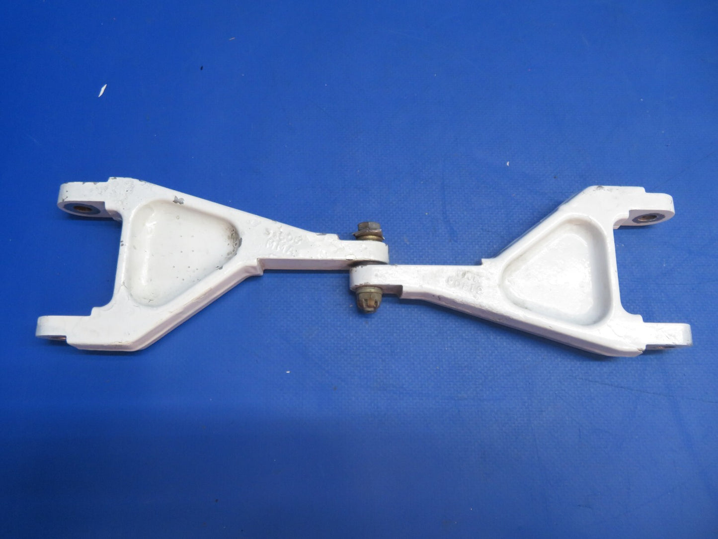 Piper PA-34-200T Seneca II Main Gear Torque Link P/N 67012-00 (0223-945)5