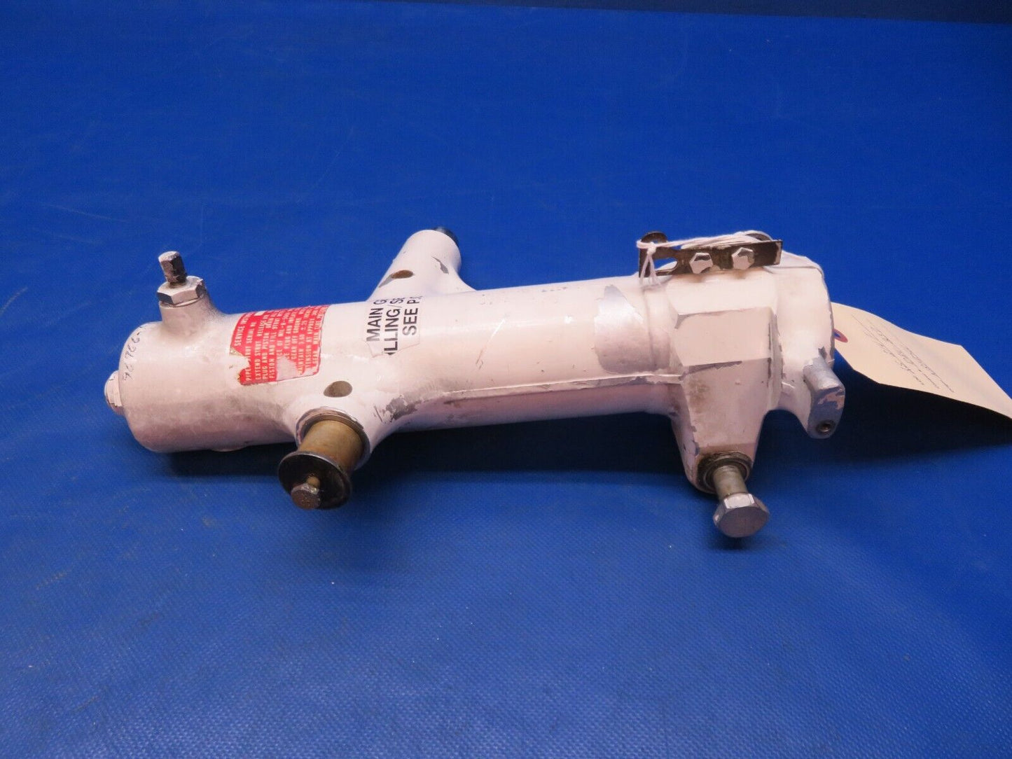 Piper PA-34-200T Seneca II RH Main Trunnion P/N 67926-13 (1024-237)