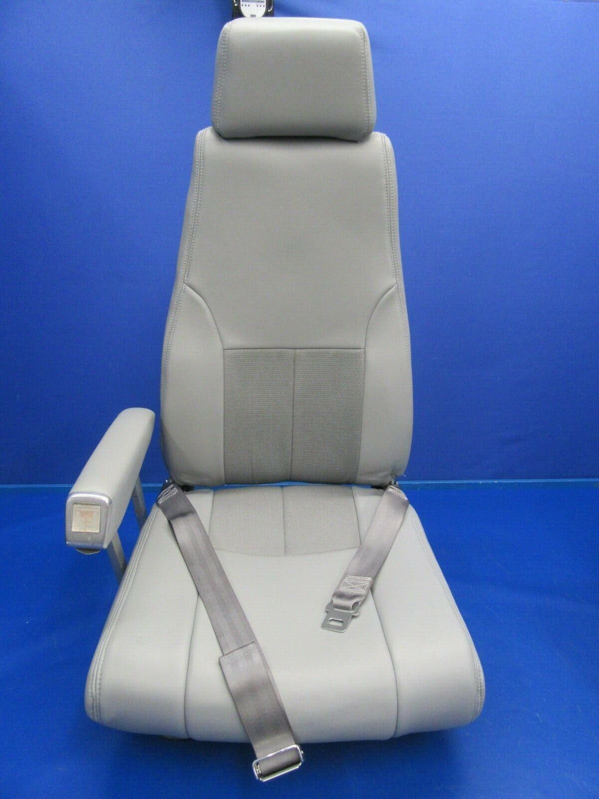 Beech Baron 95-B55 Seat LH Third Passenger Gray Leather 102-530094-5 (1119-29A)