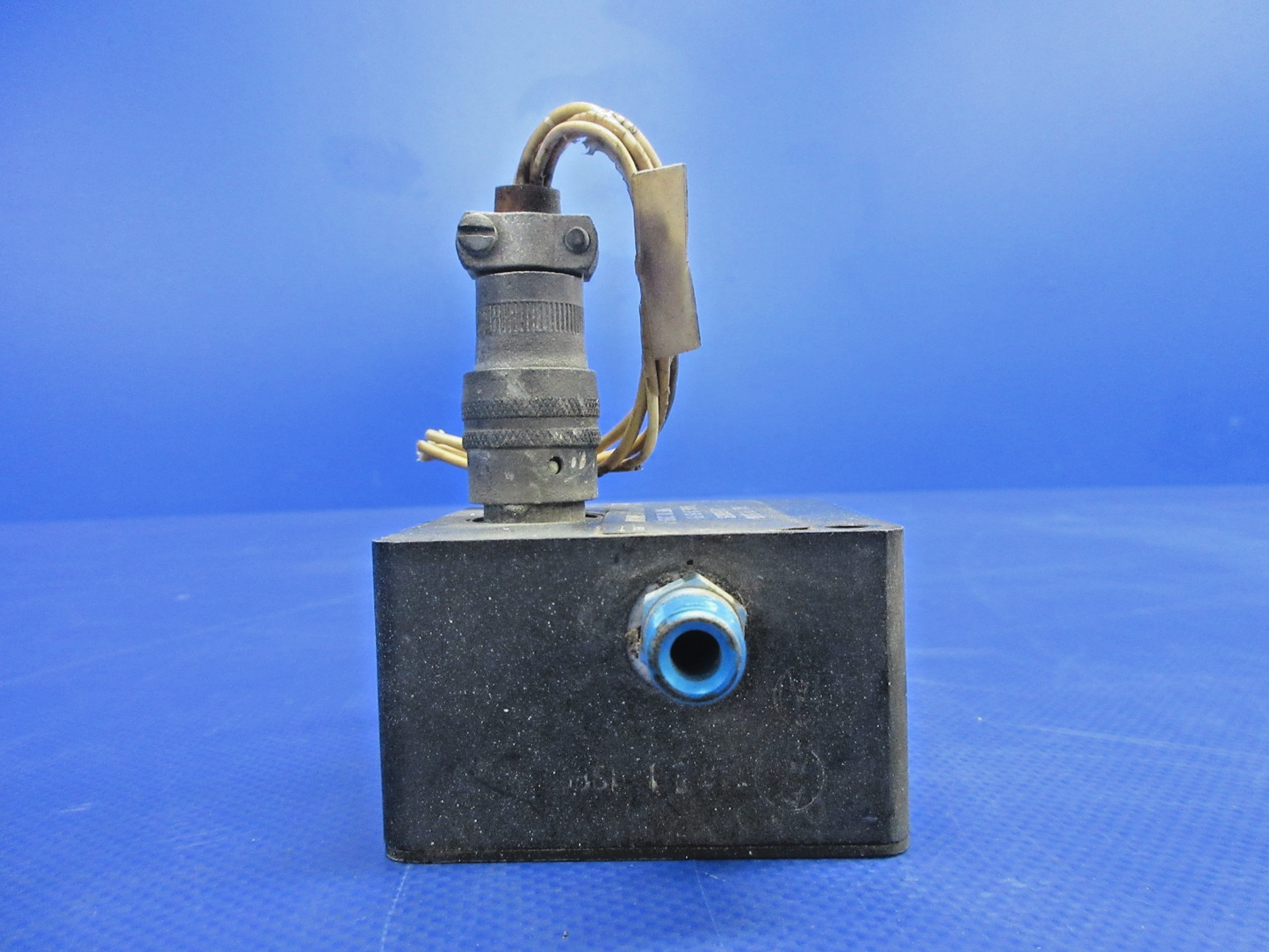 Piper PA-31T1 Cheyenne Fuel Pressure Transducer 0-50 PSI P/N 33093-1 (0626-743)4