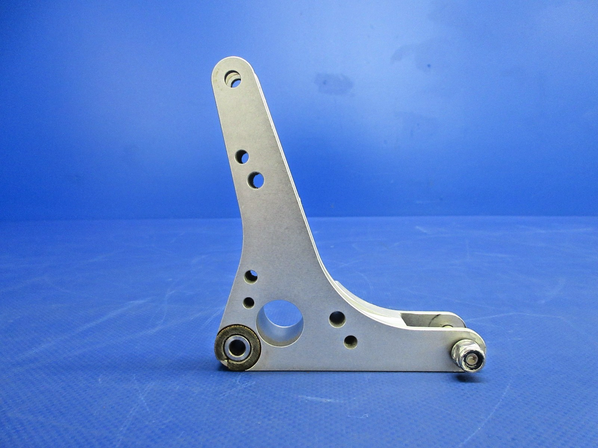 Diamond DA-40 Aileron Bellcrank P/N DA4-2713-10-00 (0926-883)1