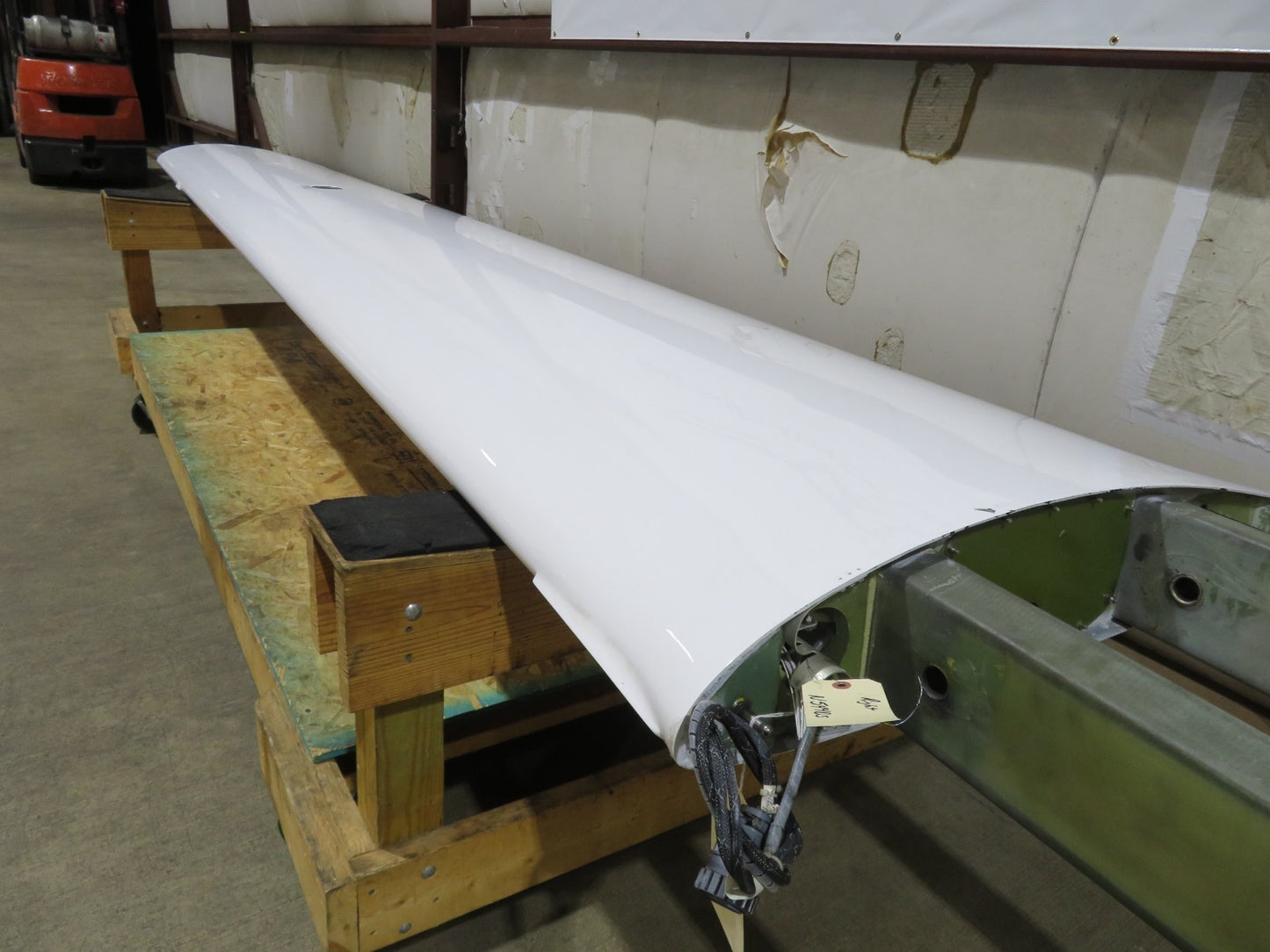 2001 Diamond DA-40-180 Right Hand Wing S/N 40.044 (0326-98)20