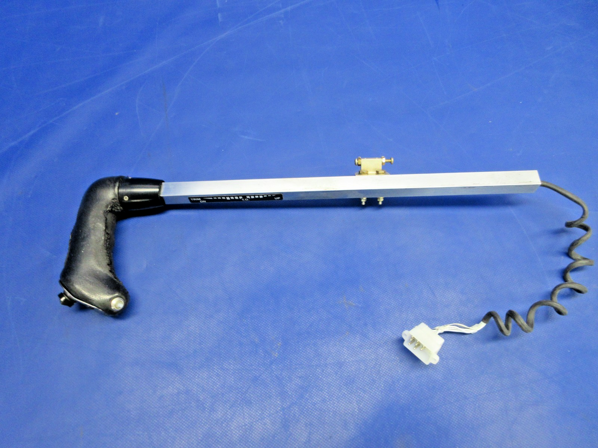 Cirrus SR22 Yoke Grip LH P/N 11995-003 Worn Grip (0926-829)7