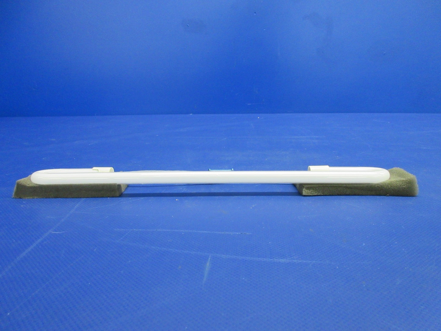 Beech Beech Jet Curved Back Neon Tube Lamp P/N AL-1235-T-355B NOS (0326-723)6