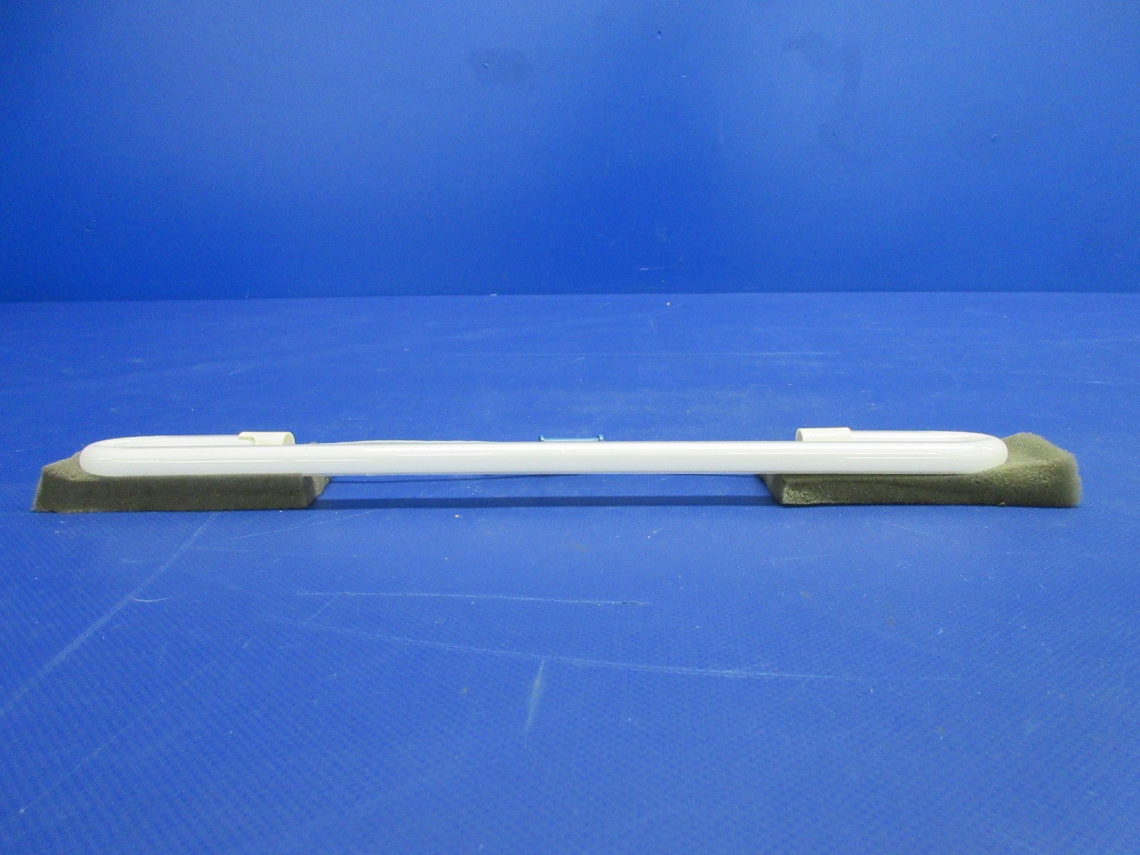 Beech Beech Jet Curved Back Neon Tube Lamp P/N AL-1235-T-355B NOS (0326-723)6