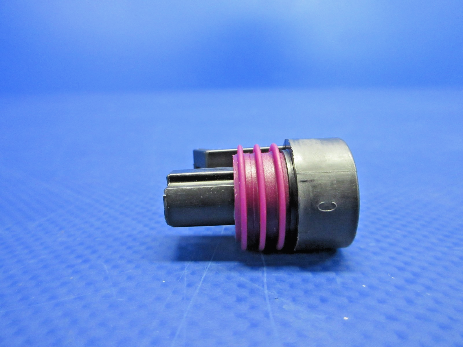Cirrus SR20 / SR22 Female Connector P/N 50167-004 LOT OF 7 NOS (0326-1013)7