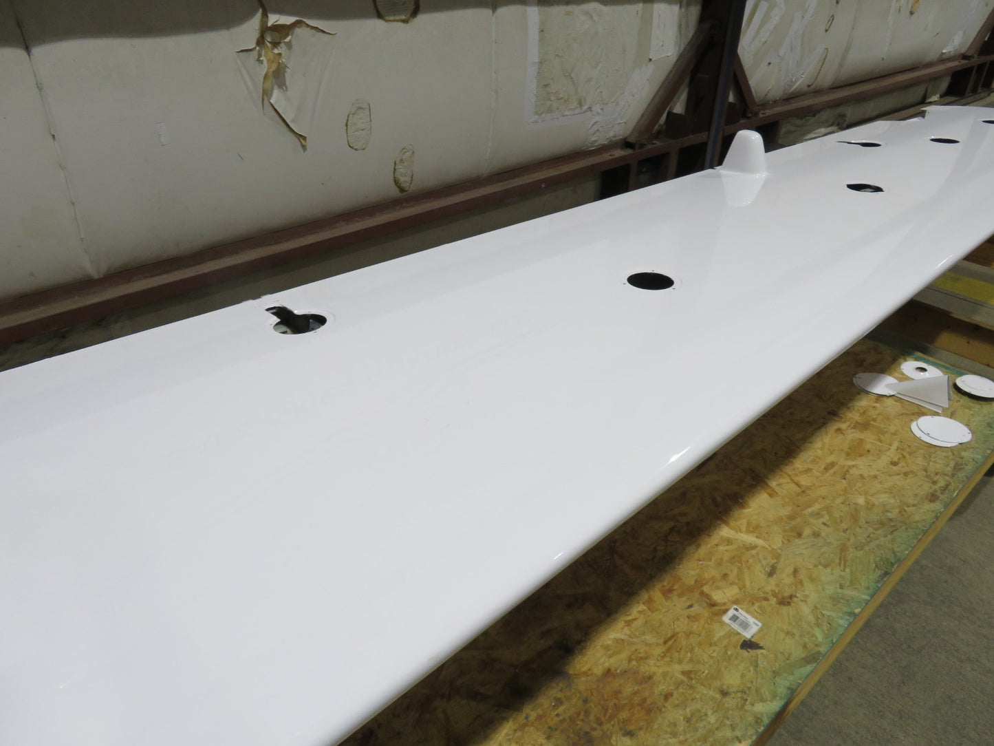 2001 Diamond DA-40-180 Right Hand Wing S/N 40.044 (0326-98)8