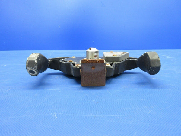 Cessna 172 Control Wheel Assembly P/N 0760019-5 (0524-1358)