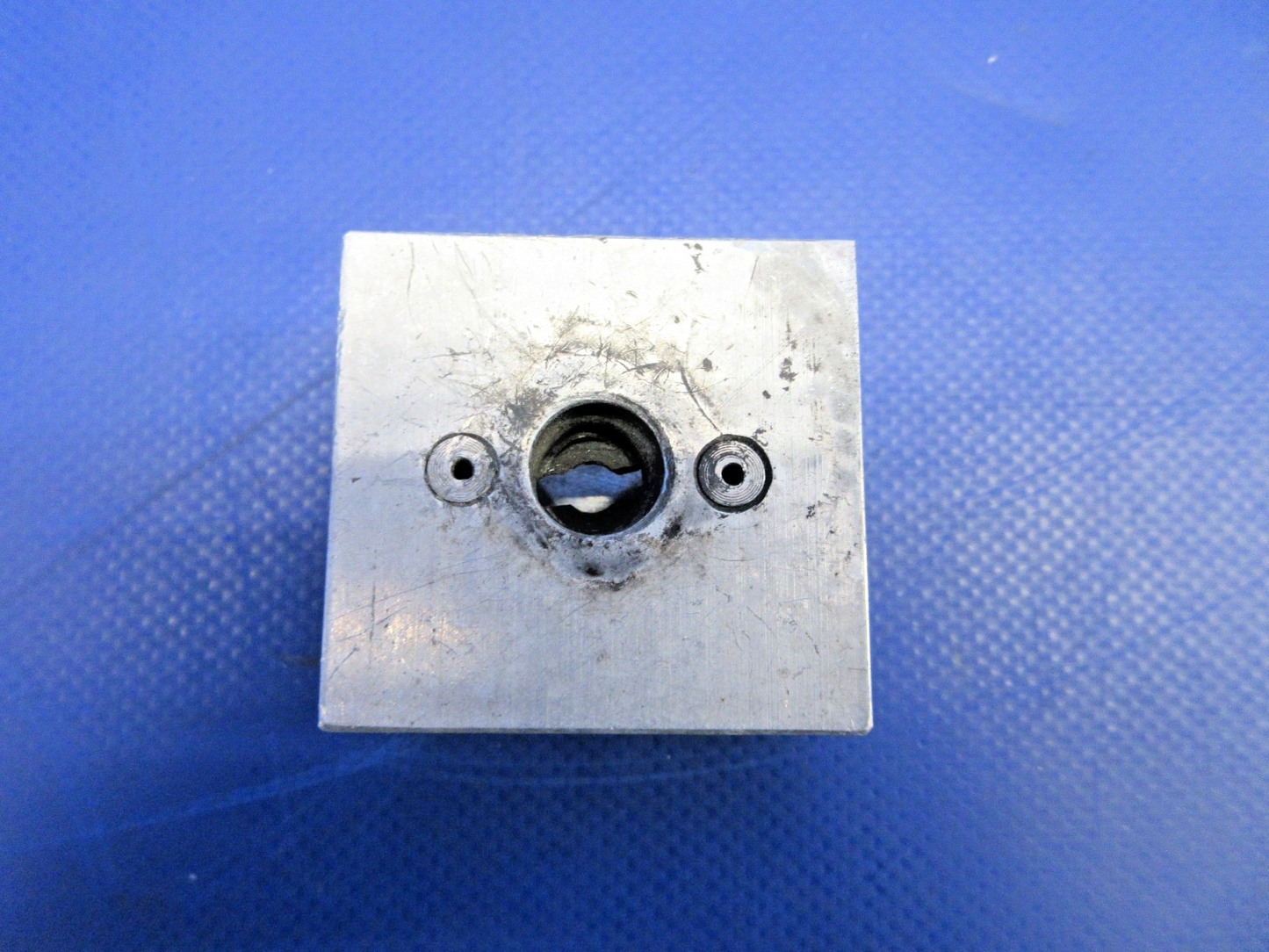 Diamond DA-40 RH Cowl Mount Block P/N D41-7103-12-71 (0726-814)1
