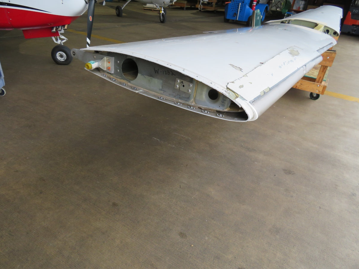 DAMAGED 2005 Cirrus SR22 Left and Right Hand Wing FIBERGLASS EDUCATION (0826-99)22