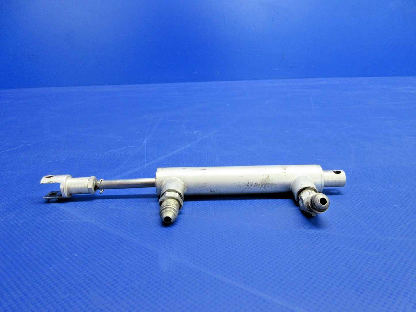 Beech F35 Bonanza Paramount Brake Master Cylinder P/N V1-15-625  (0726-751)4