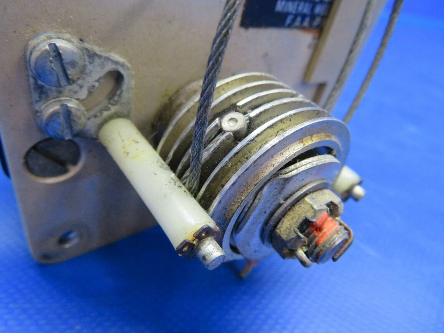 Edo-Aire Roll Servo w/ Top Bracket 1C363-1-269R 14V Piper 32RT-300 (0520-536)