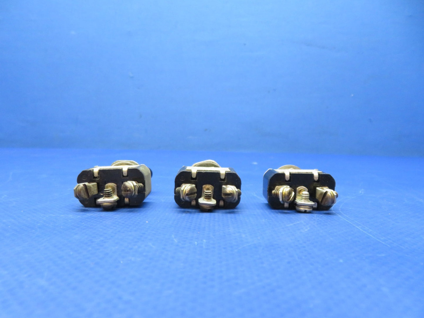 Cessna 421 Toggle Switch Cutler-Hammer AN3021-1, MS35058-21 LOT OF 3 (0326-232)4