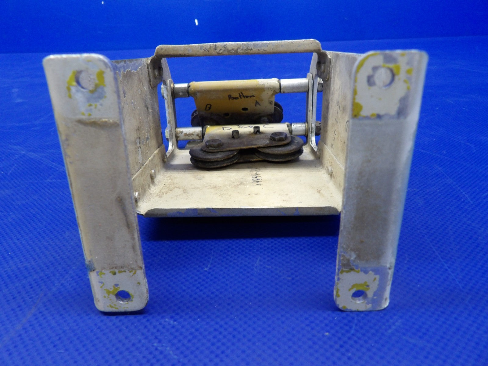 Piper PA-31T1 Cheyenne Elevator Trim Bracket P/N 49962-02 (0626-1308)2