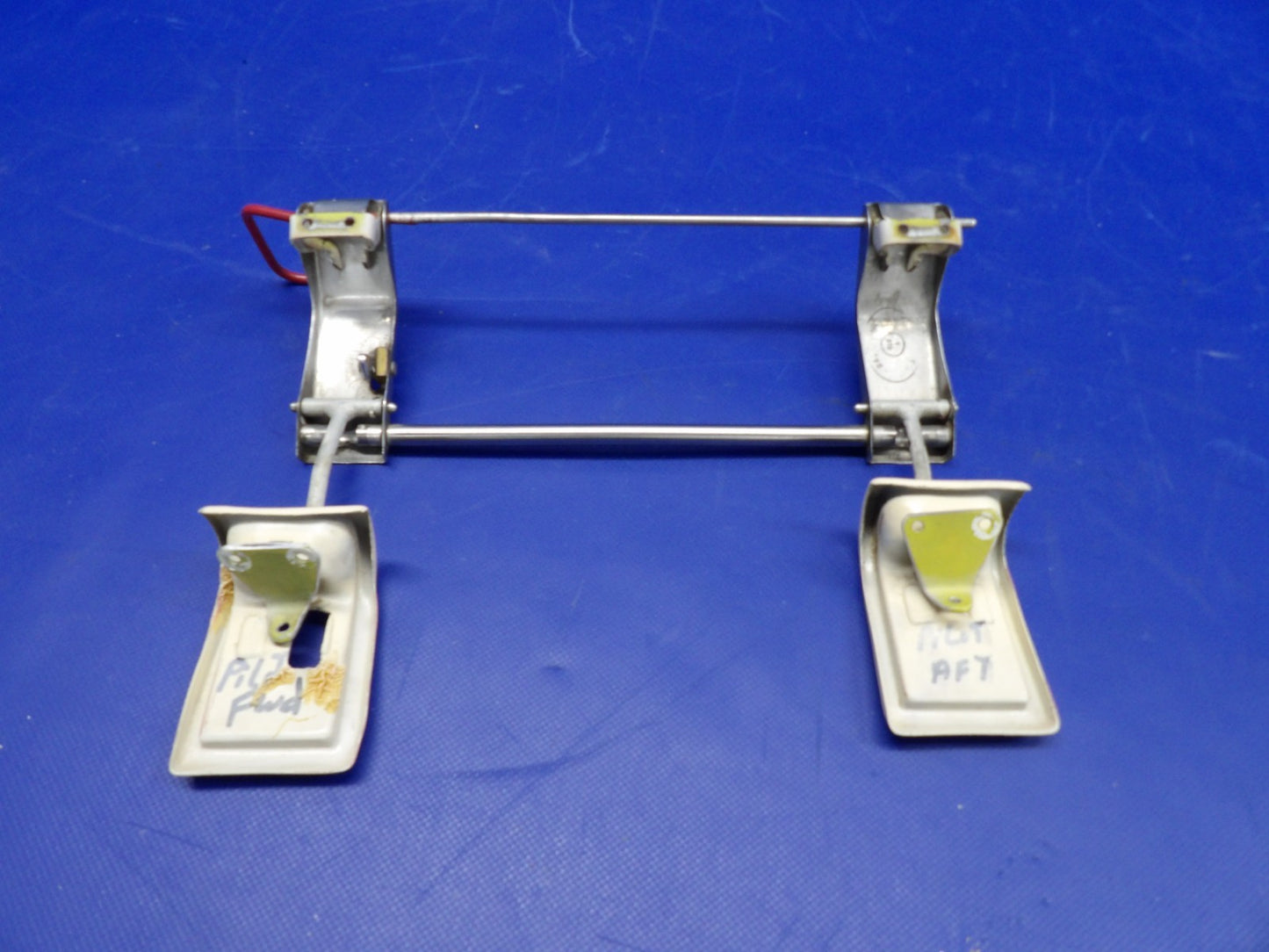 Beech D95A Travel Air LH Emergency Window Handle P/N 35-415312-3 (0226-513)8