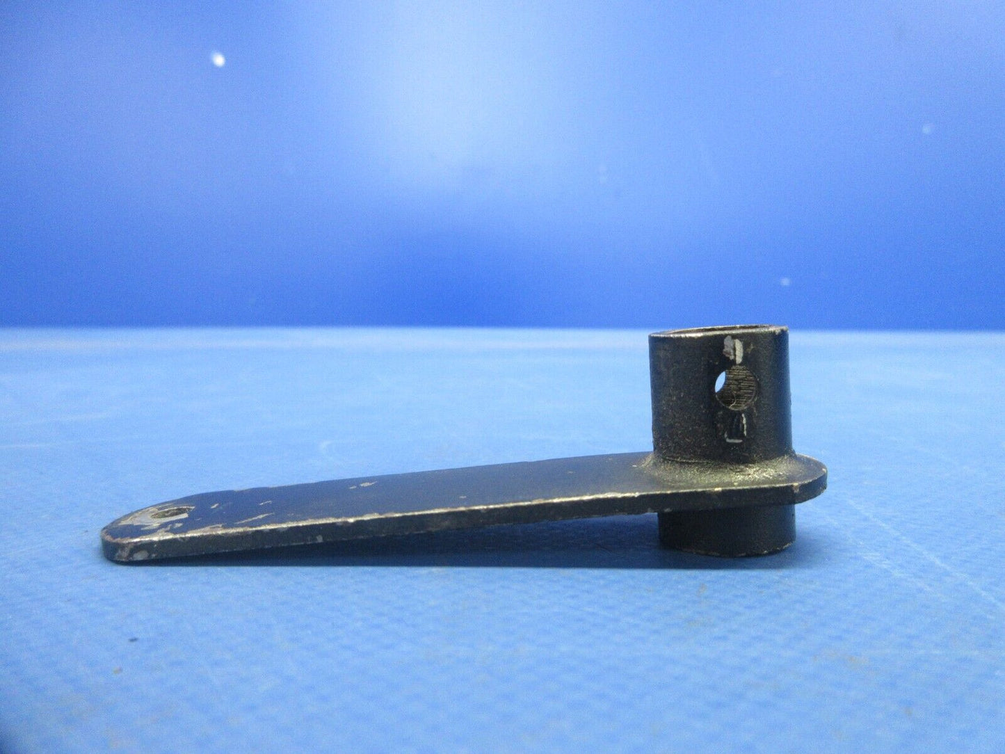 Piper PA-32RT-300T Lance II Fuel Selector Control Arm Assy 69092-02 (0924-878)