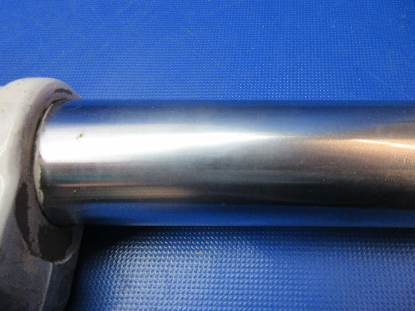 Piper PA-23-250 LH Main Gear Yoke, Rod & Axle Assy P/N 31824-02 (0924-1288)