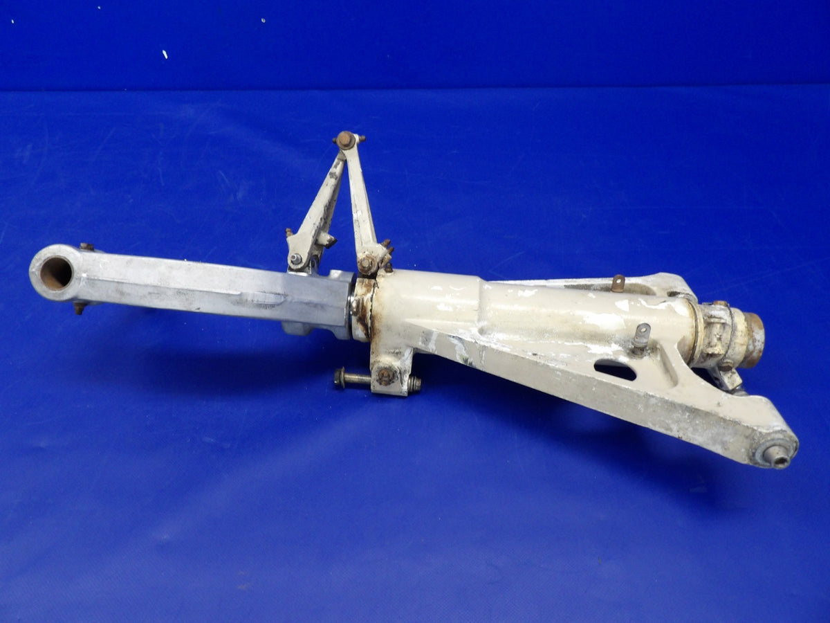 Beech 76 Duchess Nose Landing Gear P/N 105-820000-601 (0526-2045)7