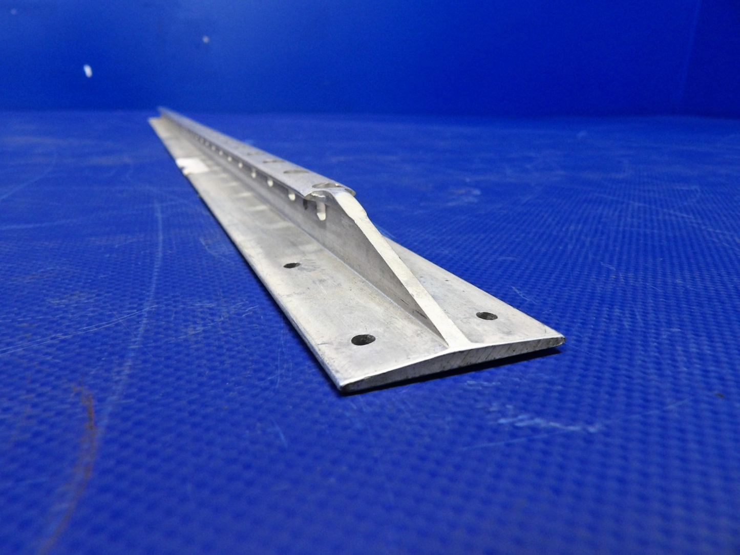 182 Cessna Seat Rail P/N 0710658-2 NOS (0326-1268)7